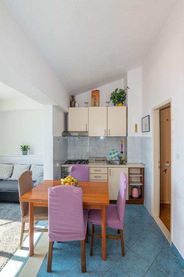 Apartments Tolj Игране Экстерьер фото